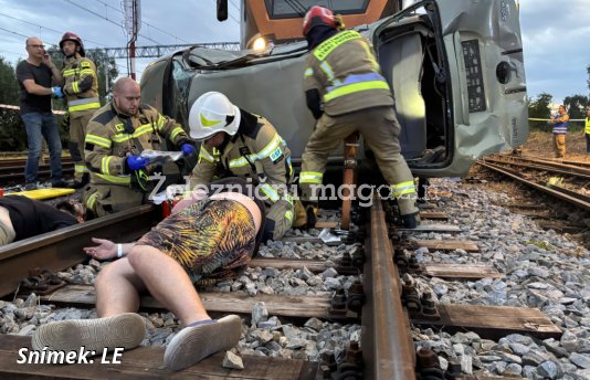 Simulovaný střet vlaku LE s automobilem