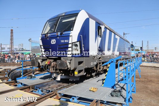 Vectron VUZ v novém polepu