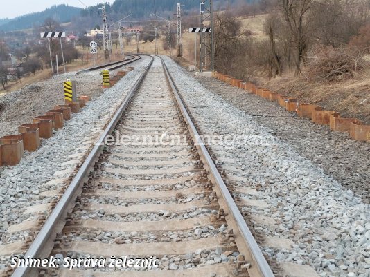 Oprava náspu tratě u zastávky Lidečko ves