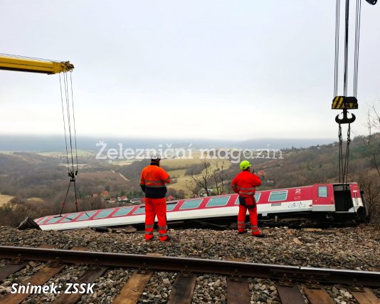 Odstraňování následků nehody u Jablonova nad Turňou